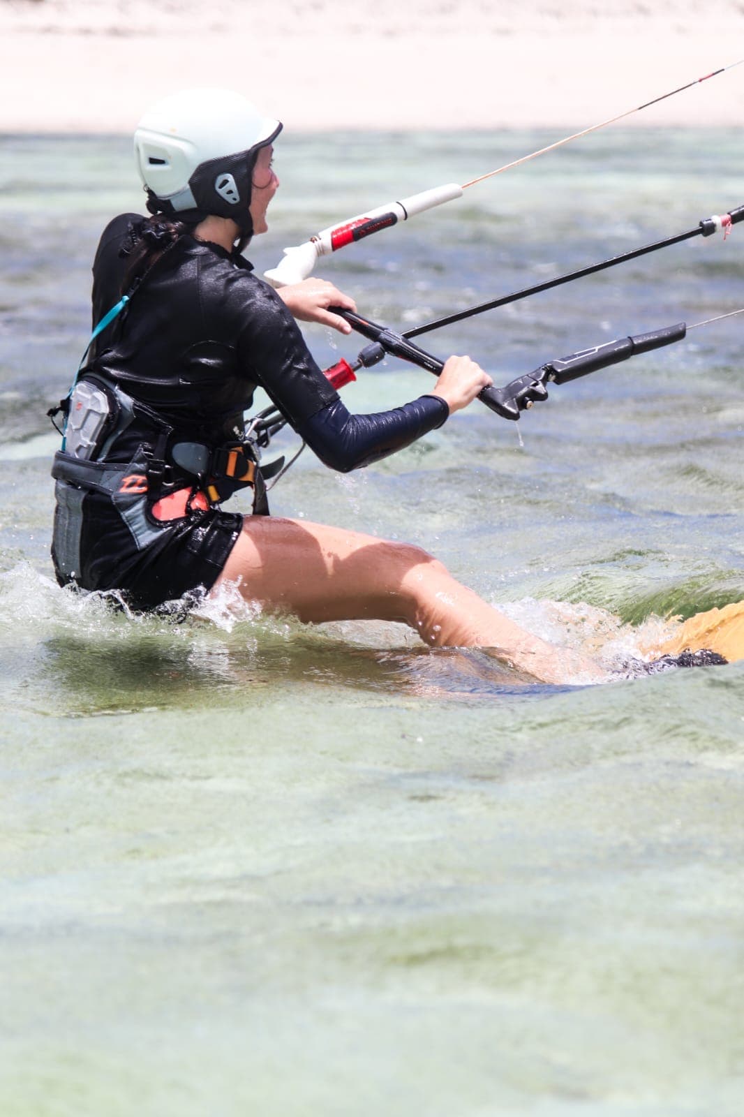Rider de kitesurf en action à Madagascar