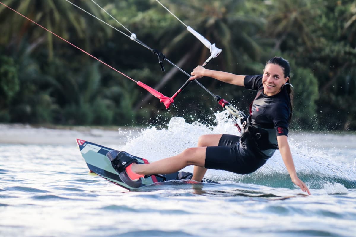Kiter expérimenté sur la Baie de Sakalava, Madagascar